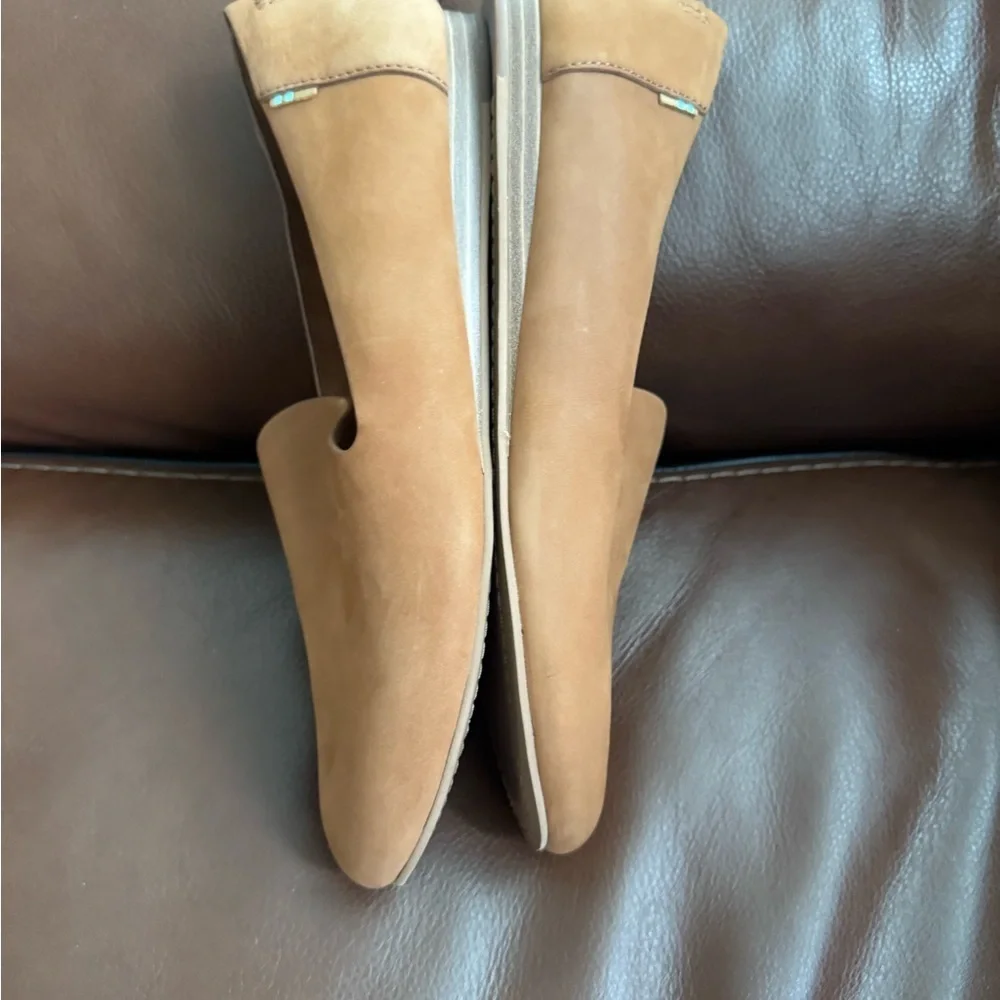 TOMS Women's Tan Slip-On Shoes - Picture 6 of 10